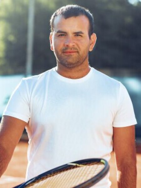 spoty-man-with-tennis-racket-standing-on-clay-cour-2021-09-03-16-10-48-utc.jpg